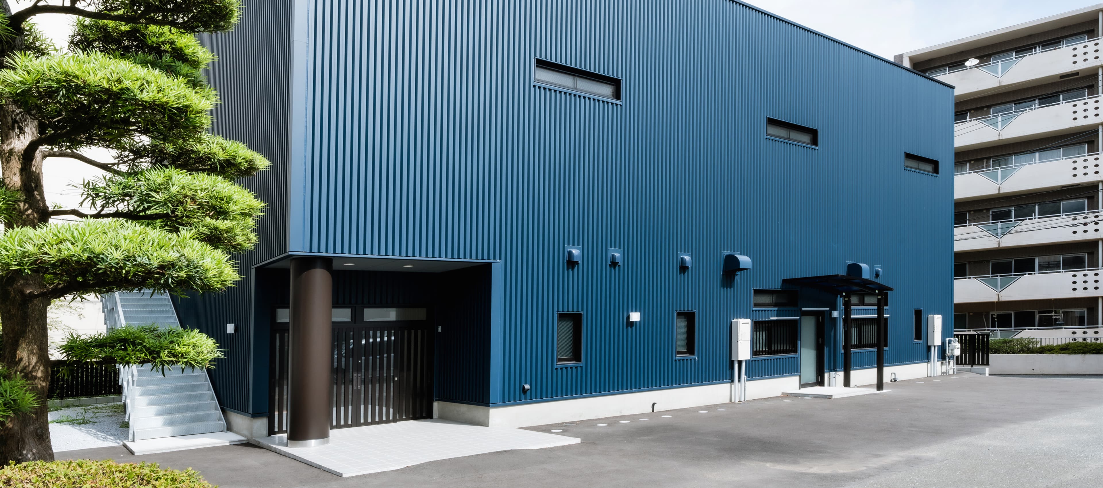 小倉北区のお寺善龍寺の蓮華蔵会館の外観